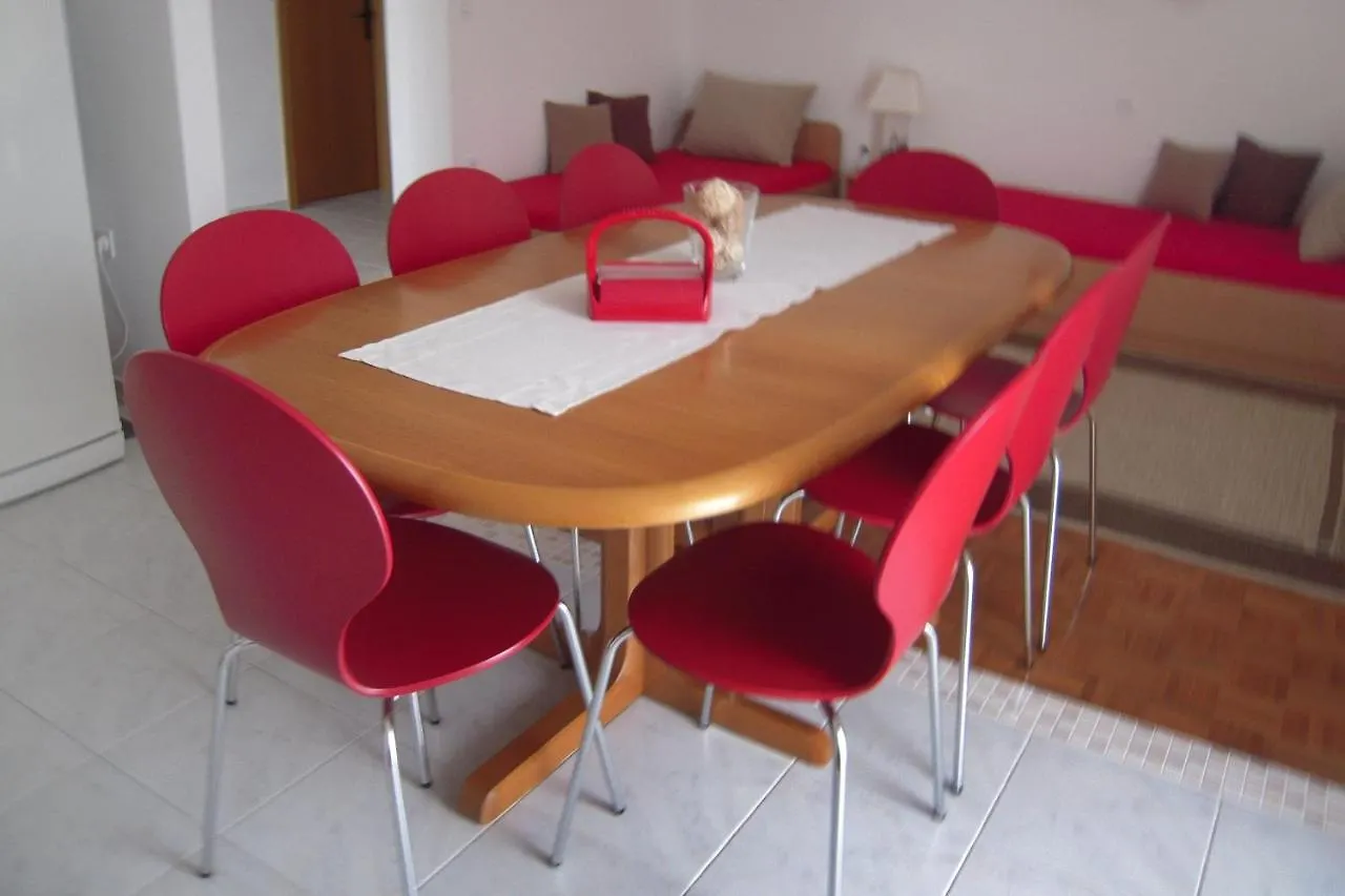 Apartments With A Parking Space Novi Vinodolski - 5529 Croatie