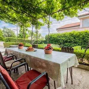 Apartment Cozy Near The Sea, Novi Vinodolski