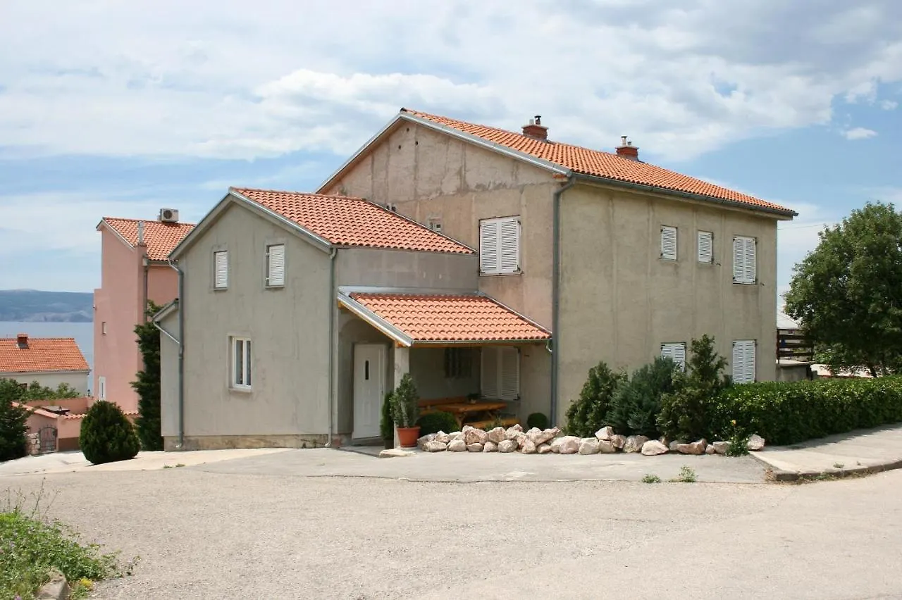 Apartments With A Parking Space Novi Vinodolski - 5529