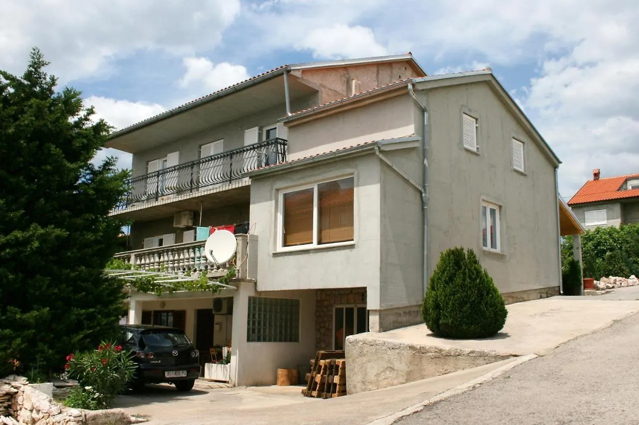 Apartments With A Parking Space Novi Vinodolski - 5529