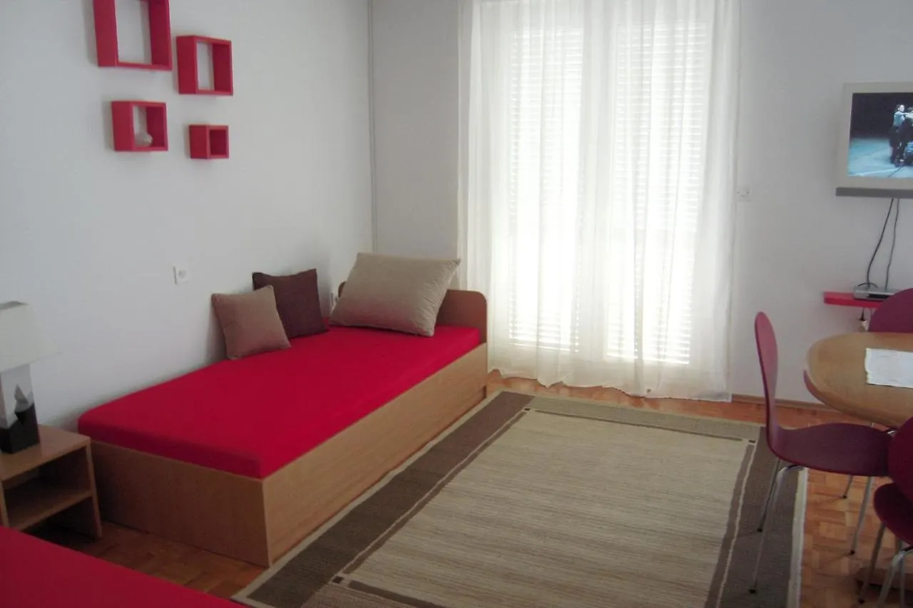 Apartments With A Parking Space Novi Vinodolski - 5529